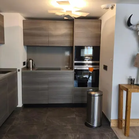 Renovated For 5 - With Balcony דירה *