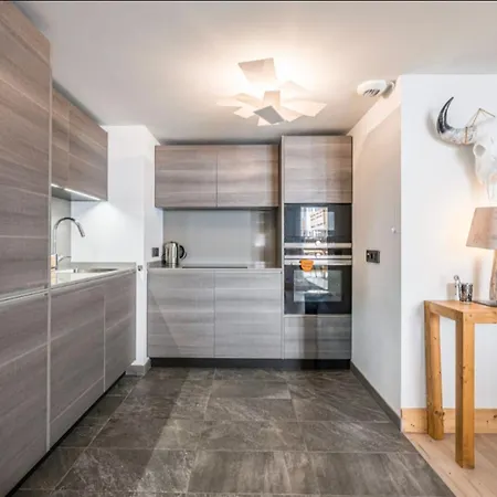Renovated For 5 - With Balcony *