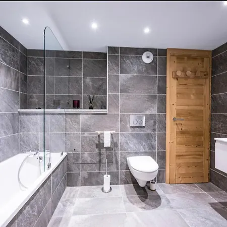 דירה Renovated For 5 - With Balcony