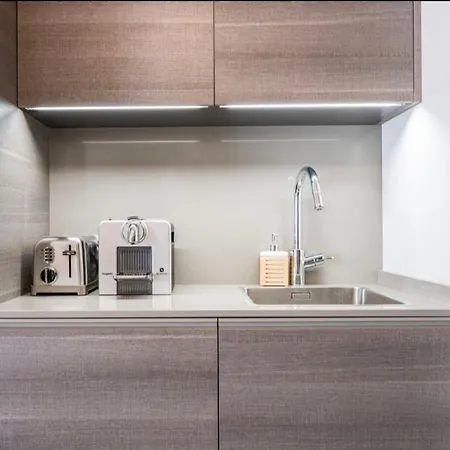 Renovated For 5 - With Balcony דירה מגב