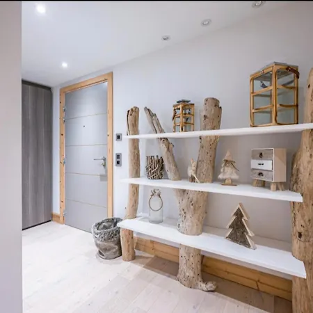 Renovated For 5 - With Balcony דירה *
