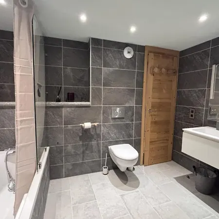 Renovated For 5 - With Balcony דירה *