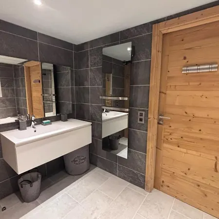 דירה Renovated For 5 - With Balcony מגב