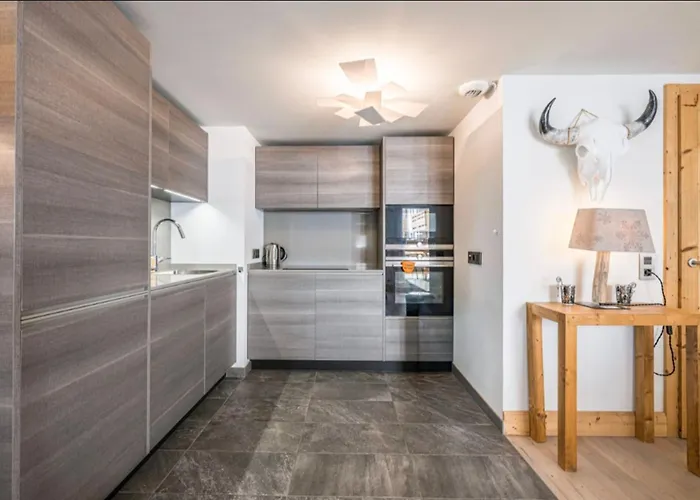 Renovated For 5 - With Balcony *